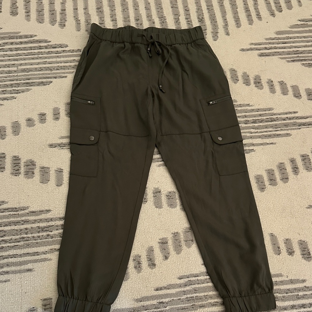 NWOT Banana Republic Factory Tencel Cargo Jogger in Olive - Picture 6 of 9